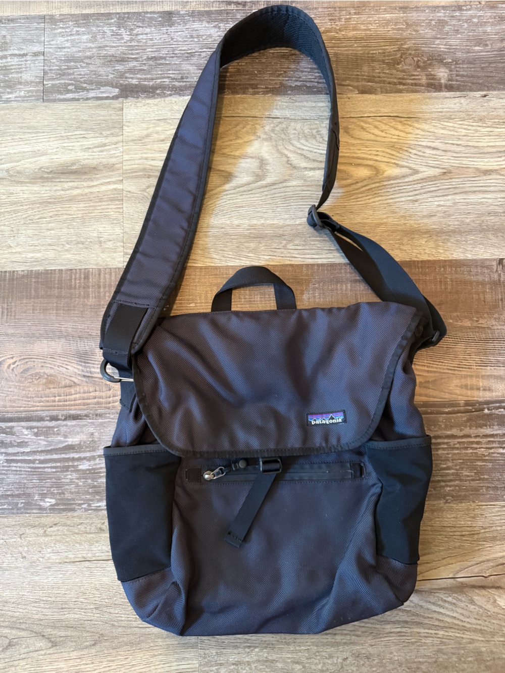 Patagonia Men's Dark Gray Crossbody Messenger Bag